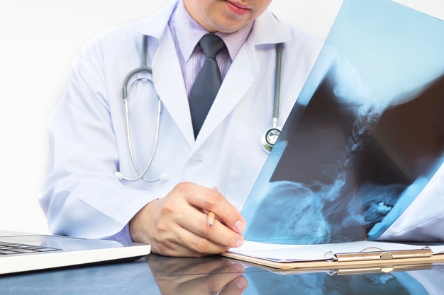 Warning Signs That You Need to Consult a Spine Specialist in New York